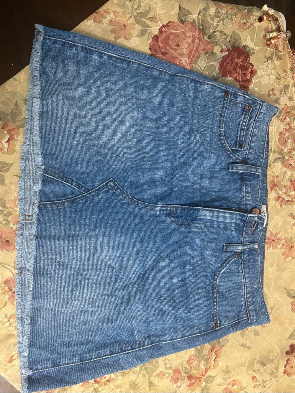 mark. light blue denim mini skirt with contrast stitching